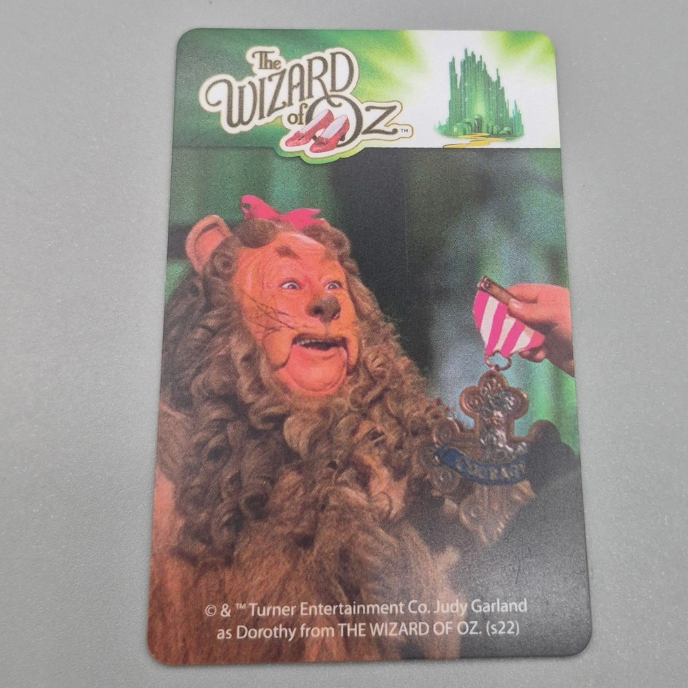 The Wizard of Oz Cowardly Lion Courage Medal Collector Card 257 MSO001025703003